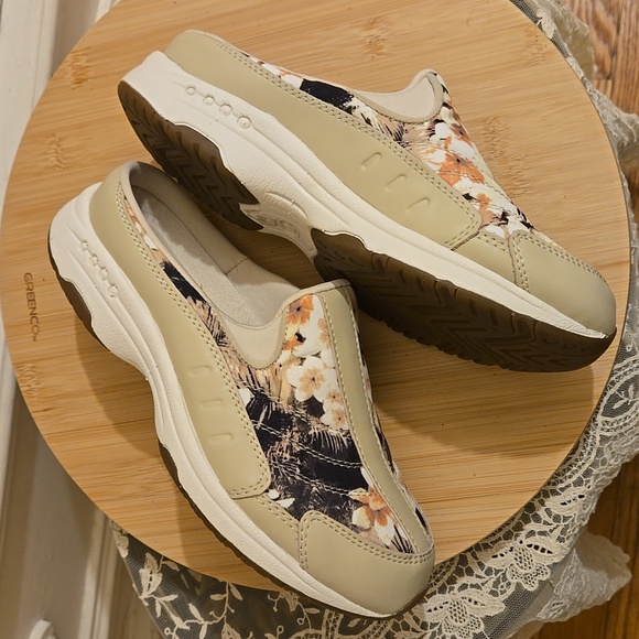 NWOT Easy Spirit leather, foam and floral canvas clogs Sz 6M ⭐️ - Picture 4 of 6